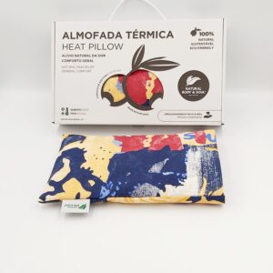 Almofada Terapêutica alívio da dor de joelho, Almohada terapéutica para alivio del dolor de rodilla, Therapeutic pillow for knee pain relief, Coussin thérapeutique pour le soulagement de la douleur au genou.