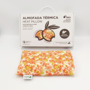 Almofada Terapêutica alívio da dor de joelho, Almohada terapéutica para alivio del dolor de rodilla, Therapeutic pillow for knee pain relief, Coussin thérapeutique pour le soulagement de la douleur au genou.