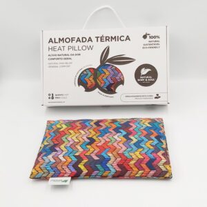 Almofada Terapêutica alívio da dor de joelho, Almohada terapéutica para alivio del dolor de rodilla, Therapeutic pillow for knee pain relief, Coussin thérapeutique pour le soulagement de la douleur au genou.