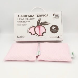 Almofadas Termicas Terapeuticas Alívio na Amamentação quente e frio. Reutilizáveis. Com a terapia a frio são ideais para aliviar o ingurgitamento mamário, enquanto a terapia a quente ajuda a aliviar a mastite e estimula a descida do leite. Almohadas térmicas terapéuticas alivio en la lactancia caliente y frío. Reutilizables. Con la terapia de frío son ideales para aliviar la congestión mamaria, mientras que la terapia de calor ayuda a aliviar la mastitis y estimula la bajada de la leche. Therapeutic thermal pillows for hot and cold breastfeeding relief. Reusable. Cold therapy is ideal for relieving breast engorgement, while hot therapy helps alleviate mastitis and stimulates milk let-down. Coussins thermiques thérapeutiques pour le soulagement de l'allaitement chaud et froid. Réutilisables. La thérapie par le froid est idéale pour soulager l'engorgement mammaire, tandis que la thérapie par la chaleur aide à soulager la mastite et stimule la descente du lait.